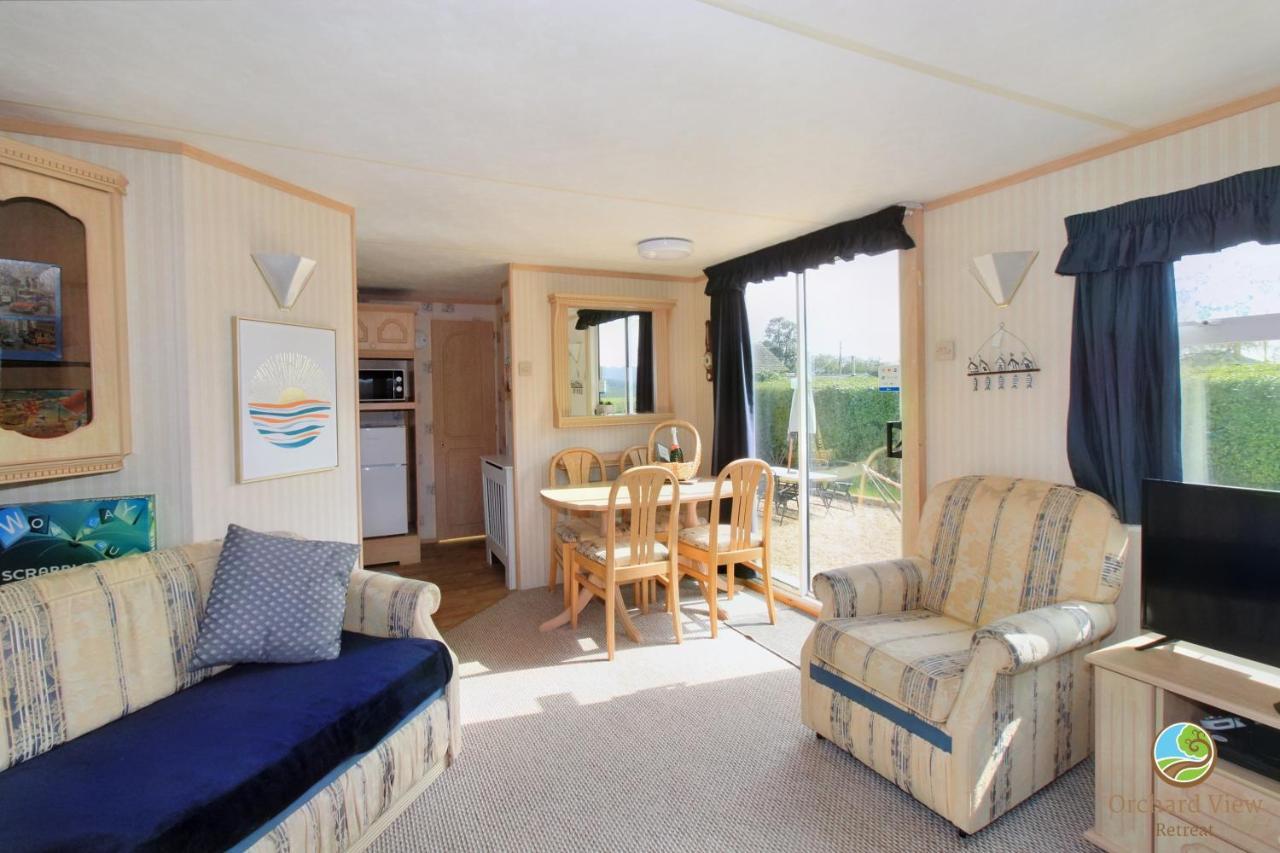 Orchard View Retreat - Dog Friendly, Enclosed Private Garden With Weather Dependant Hot Tub - Not On A Holiday Park Little Clacton Exterior photo