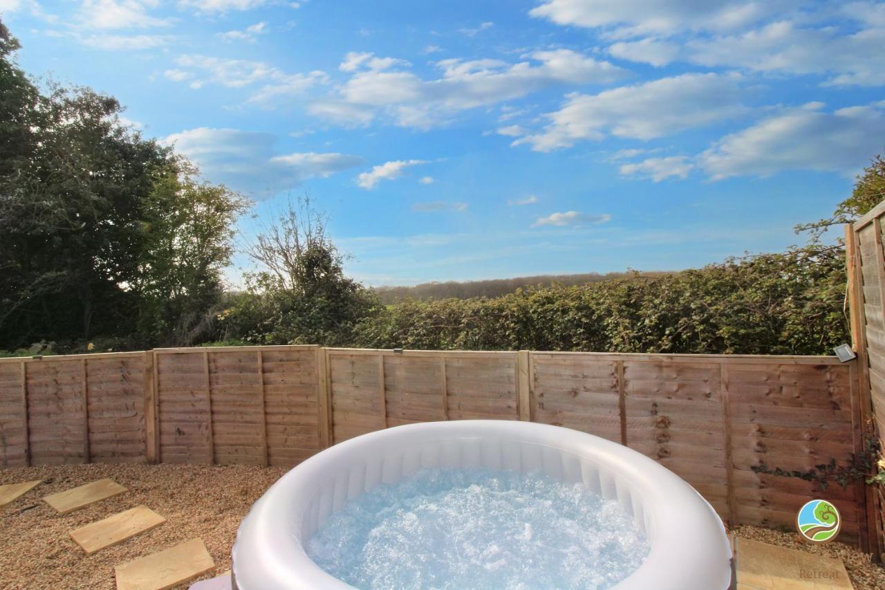 Orchard View Retreat - Dog Friendly, Enclosed Private Garden With Weather Dependant Hot Tub - Not On A Holiday Park Little Clacton Exterior photo