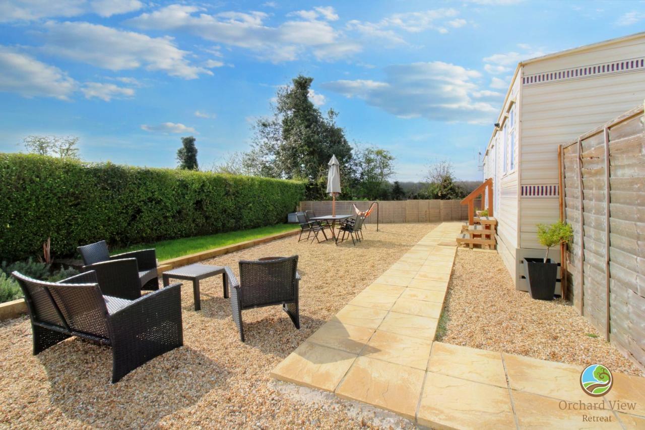 Orchard View Retreat - Dog Friendly, Enclosed Private Garden With Weather Dependant Hot Tub - Not On A Holiday Park Little Clacton Exterior photo