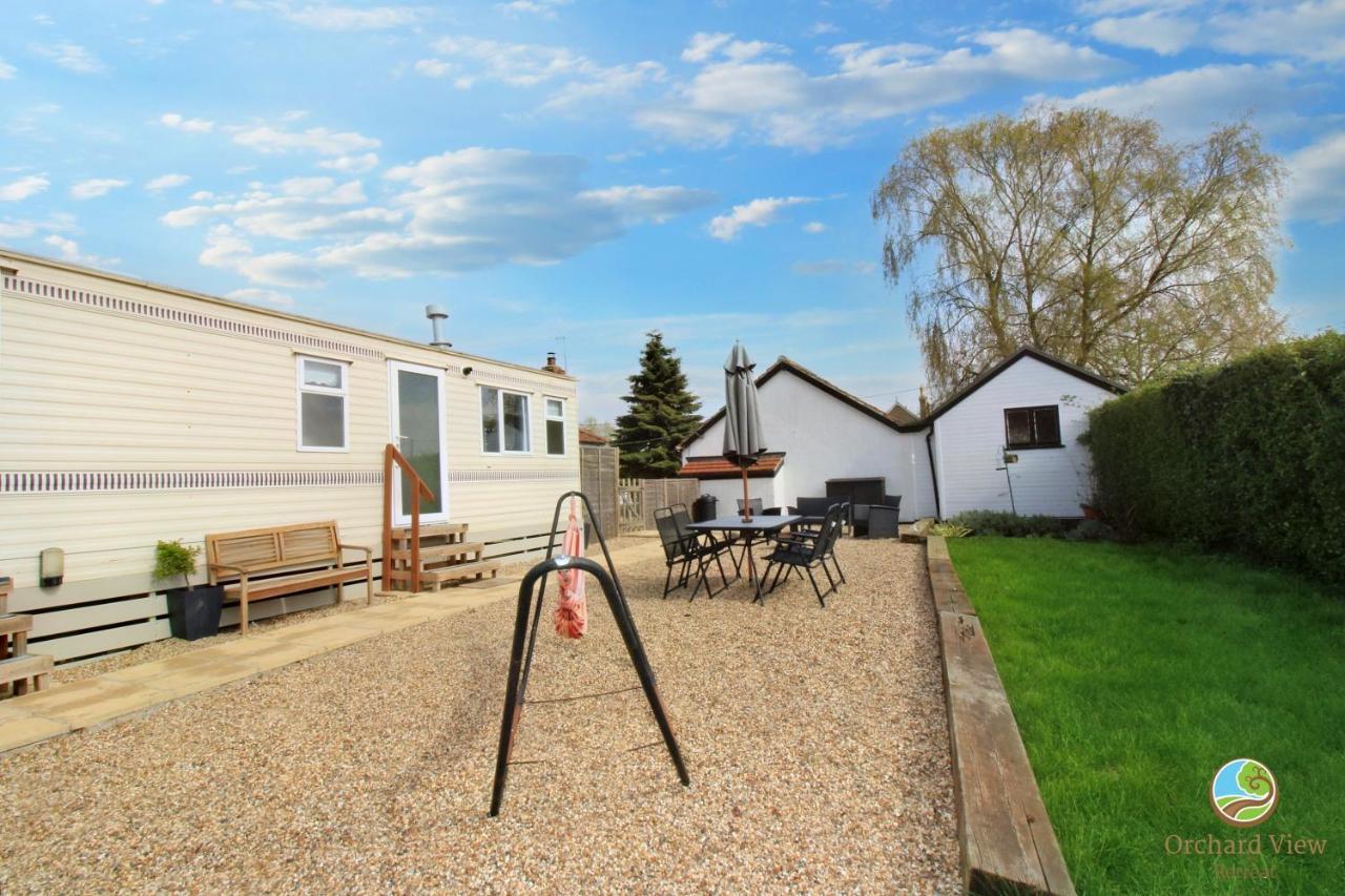 Orchard View Retreat - Dog Friendly, Enclosed Private Garden With Weather Dependant Hot Tub - Not On A Holiday Park Little Clacton Exterior photo